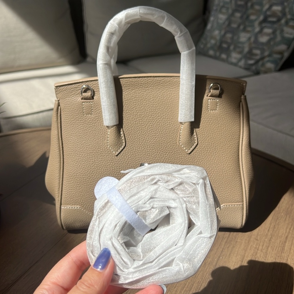 Elegant Taupe Leather Satchel Handbag - Picture 5 of 7